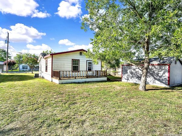 1205 Plum, Floresville, TX 78114