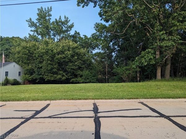 VL Laura Lee Lane, Seven Hills, OH 44131
