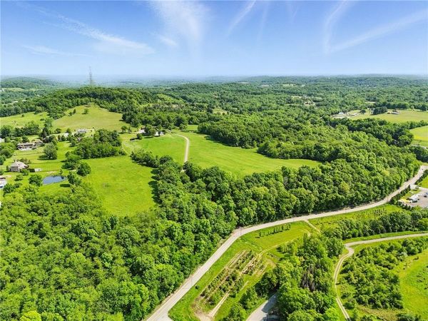 33 Peckham Ln, Gibsonia, PA 15044