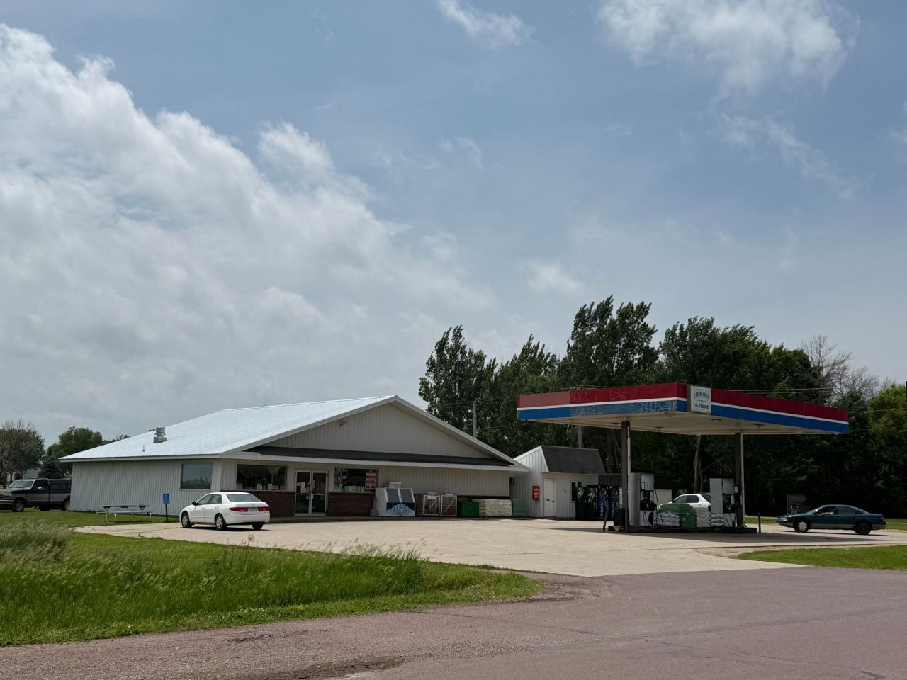 216 County Road 17 E, Comfrey, MN 56019