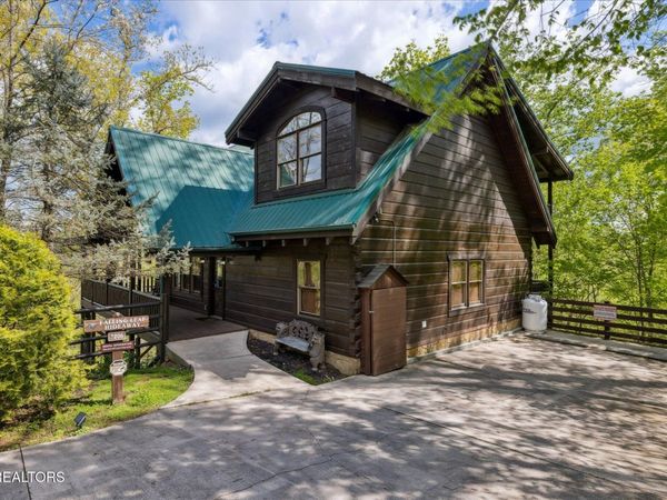 3206 Falling Leaf Way, Pigeon Forge, TN 37863