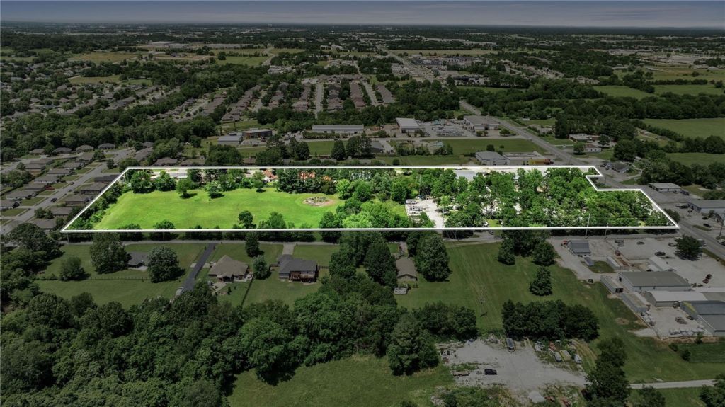 3348 N Thompson Street, Springdale, AR 72764 Main Photo