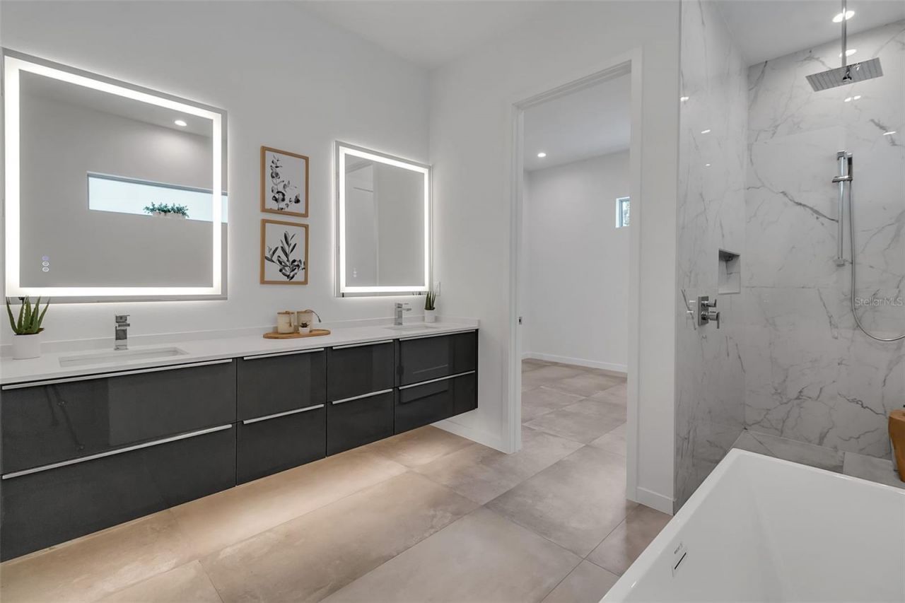 2124 Clematis Place, Sarasota, FL 34239 Photo