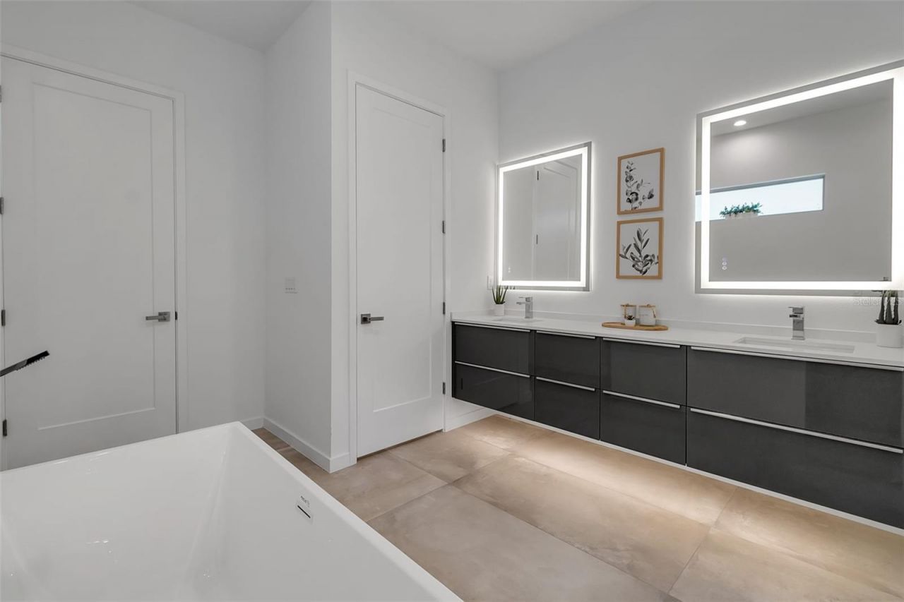 2124 Clematis Place, Sarasota, FL 34239 Photo