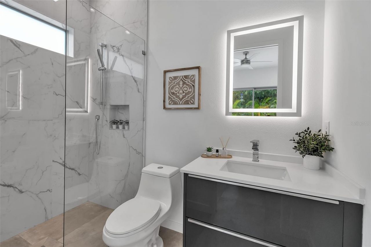 2124 Clematis Place, Sarasota, FL 34239 Photo