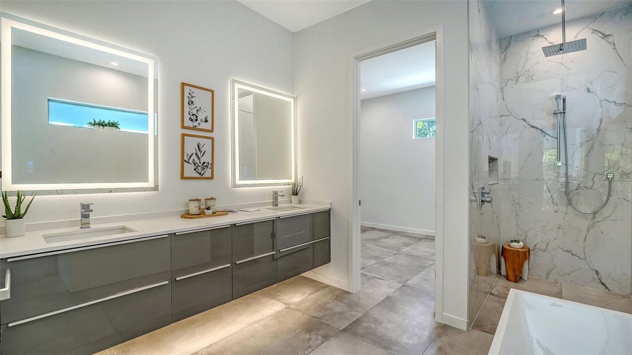 2124 Clematis Place, Sarasota, FL 34239 Photo