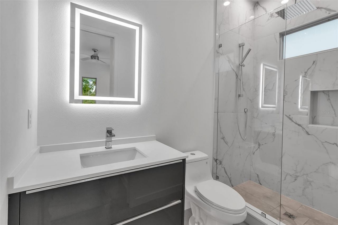 2124 Clematis Place, Sarasota, FL 34239 Photo