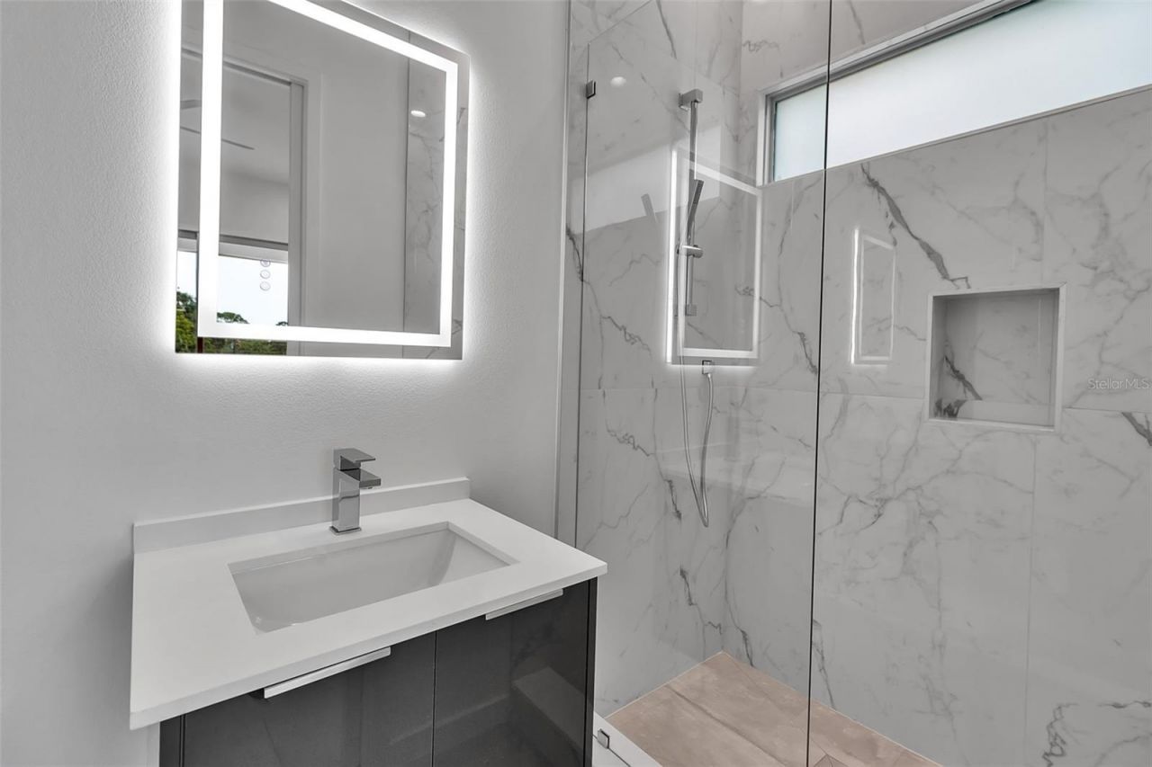 2124 Clematis Place, Sarasota, FL 34239 Photo