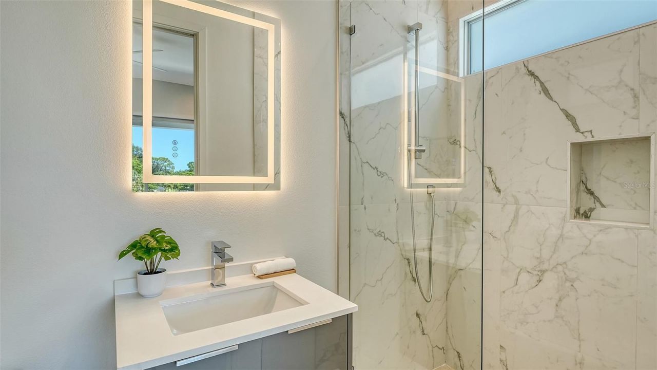2124 Clematis Place, Sarasota, FL 34239 Photo