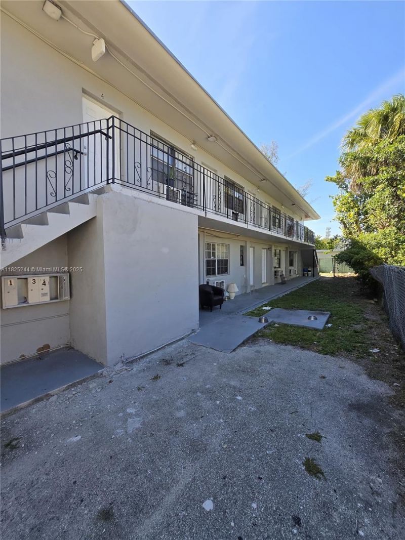 925 NW 69th St, Miami, FL 33150 Photo