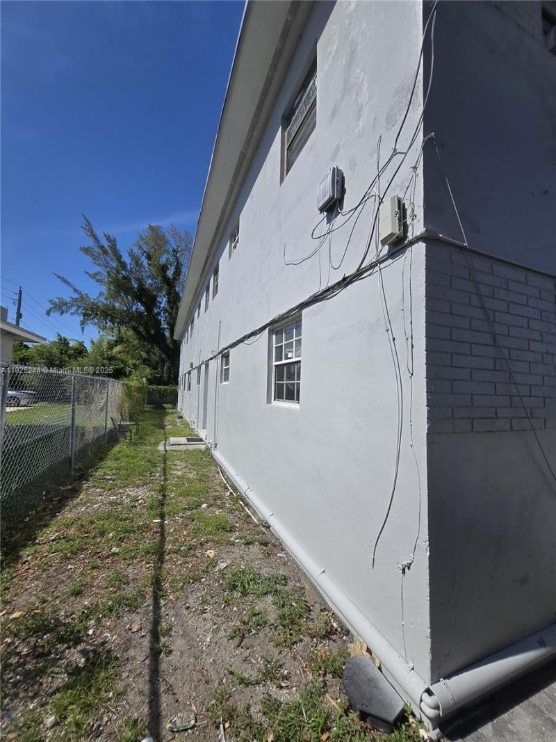 925 NW 69th St, Miami, FL 33150 Photo