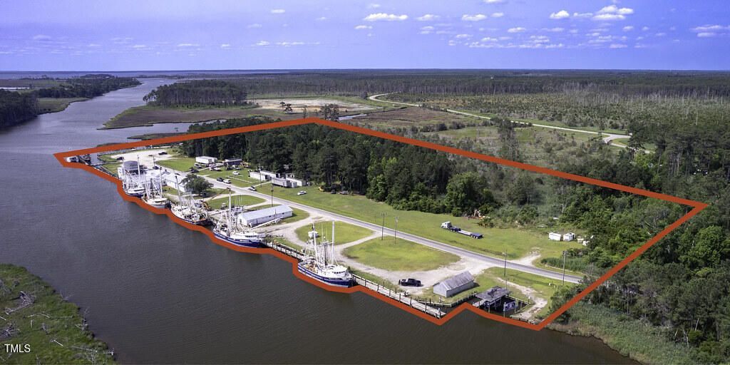 183 Mayo Road, Hobucken, NC 28537 Main Photo