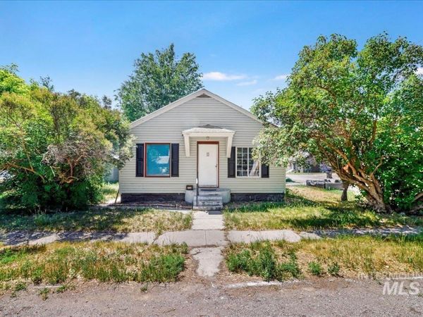 202 E 2nd St, Shoshone, ID 83352