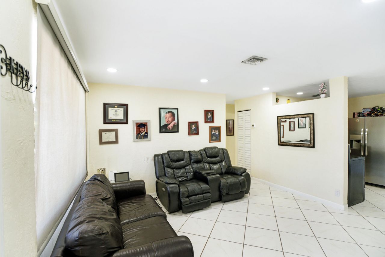 1395 SW 46 Th Avenue, Fort Lauderdale, FL 33317 Photo