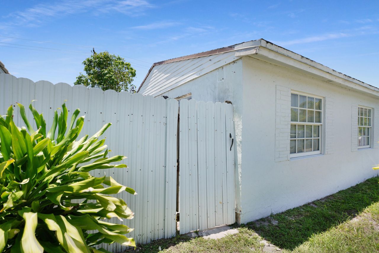 1395 SW 46 Th Avenue, Fort Lauderdale, FL 33317 Photo