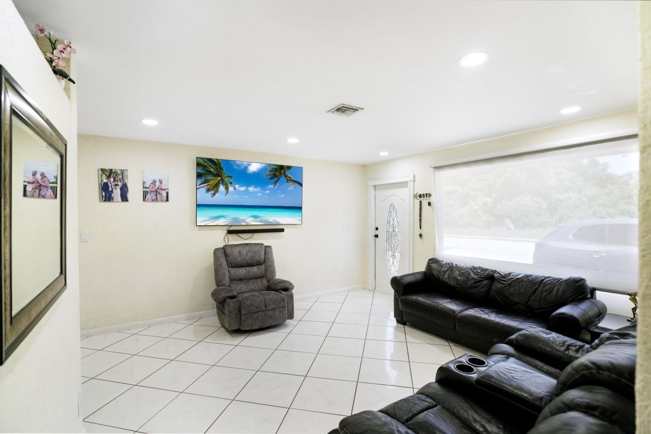 1395 SW 46 Th Avenue, Fort Lauderdale, FL 33317 Photo