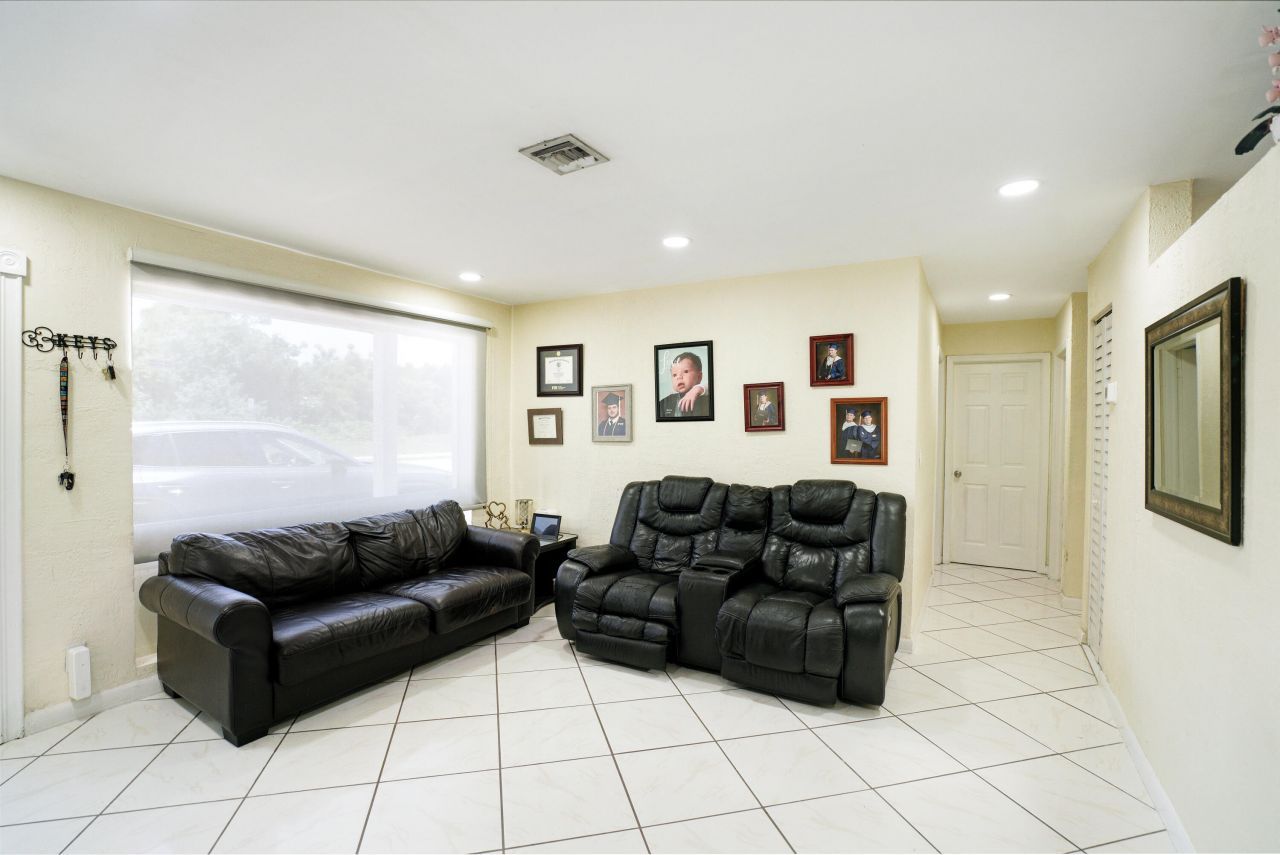1395 SW 46 Th Avenue, Fort Lauderdale, FL 33317 Photo