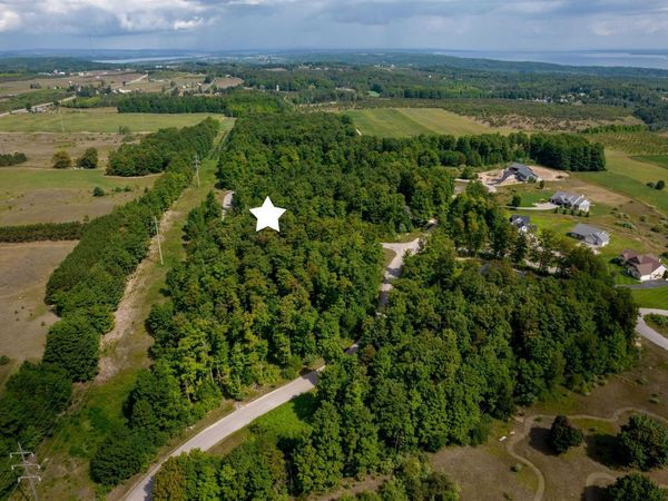 8271 Boca Vista Trail E, Traverse City, MI 49684