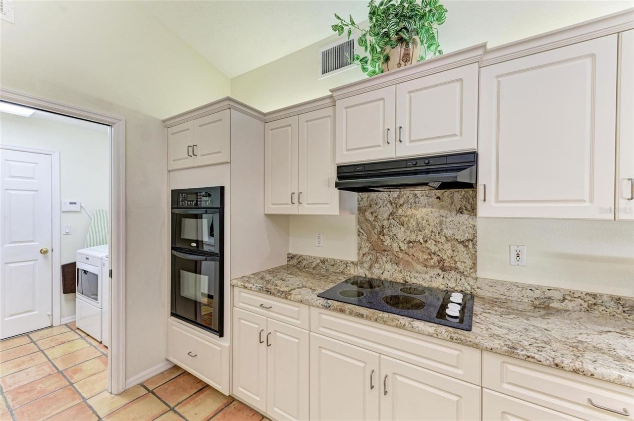 3217 Oak Grove Drive, Sarasota, FL 34243 Photo