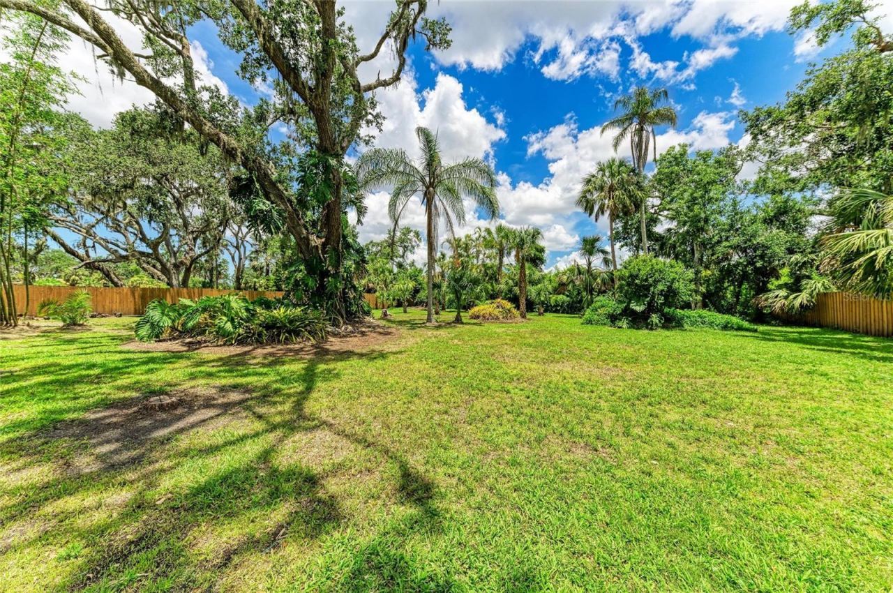 3217 Oak Grove Drive, Sarasota, FL 34243 Photo