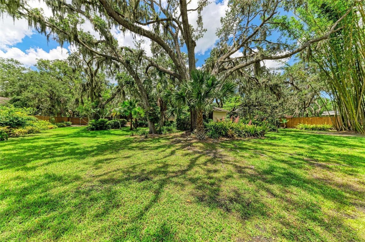 3217 Oak Grove Drive, Sarasota, FL 34243 Photo