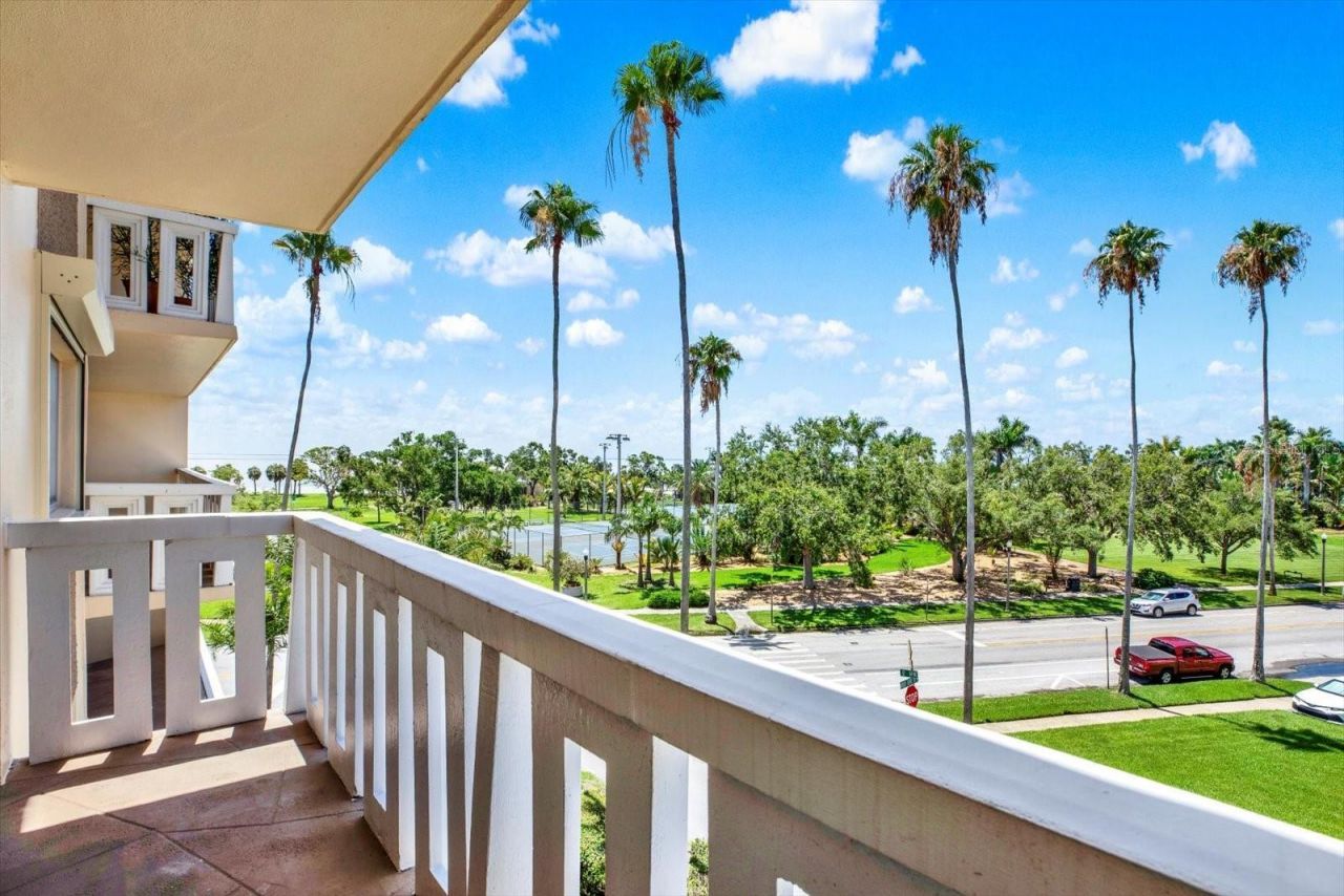 1200 N Shore Drive Ne, Unit 404, Saint Petersburg, FL 33701 Photo