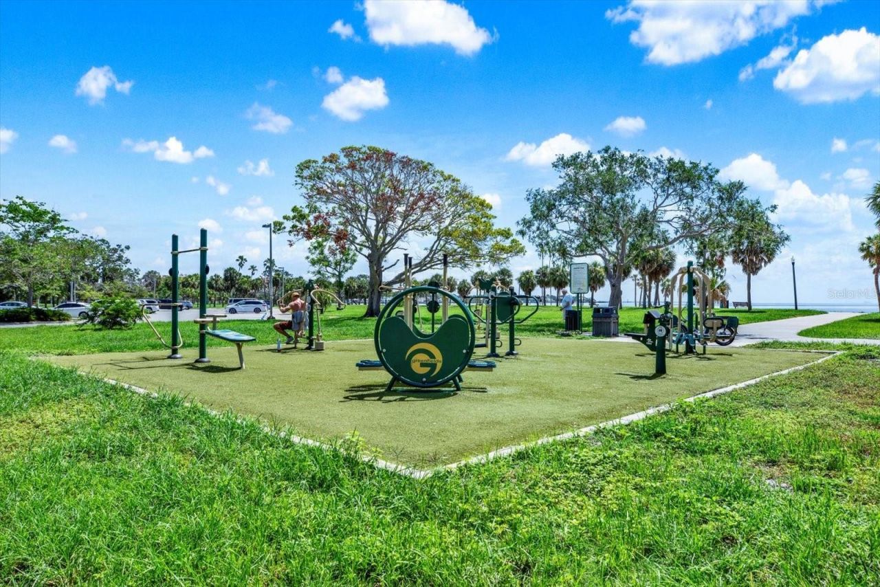 1200 N Shore Drive Ne, Unit 404, Saint Petersburg, FL 33701 Photo