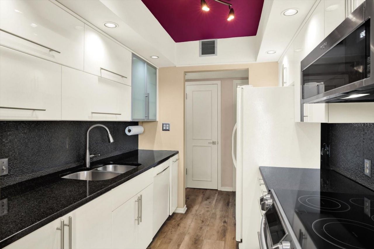 1200 N Shore Drive Ne, Unit 404, Saint Petersburg, FL 33701 Photo