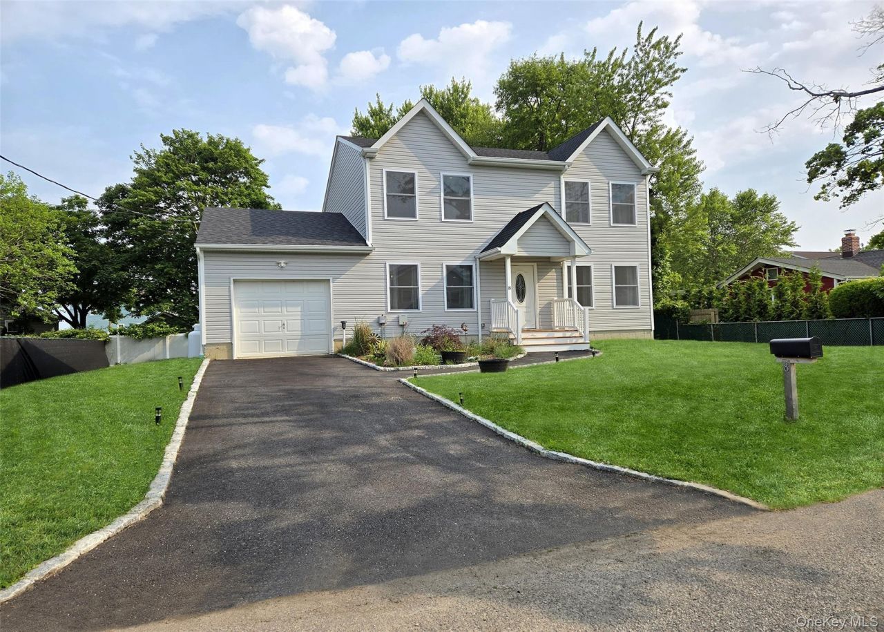 8 W Narcissus Road, Mastic Beach, NY 11951 Main Photo
