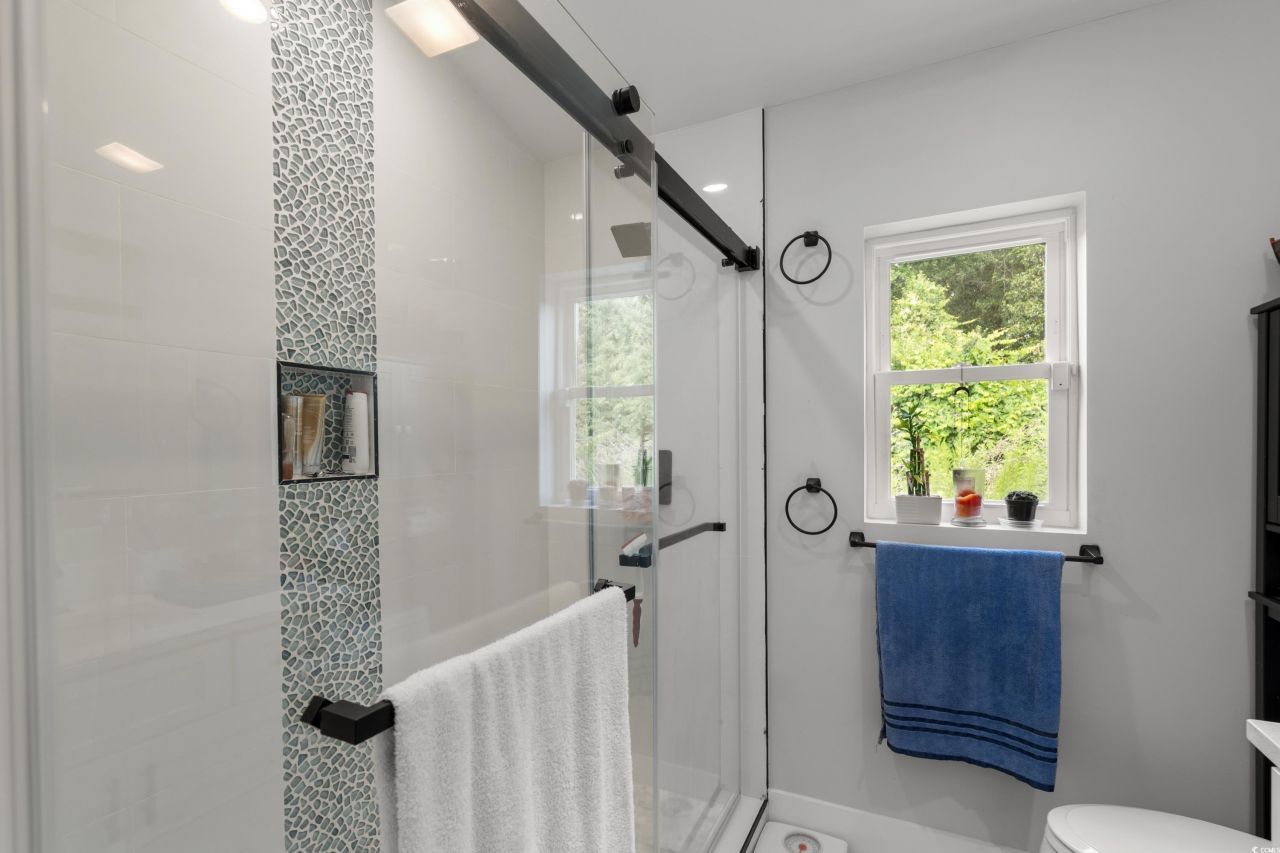 709 Highway 90 Photo 16