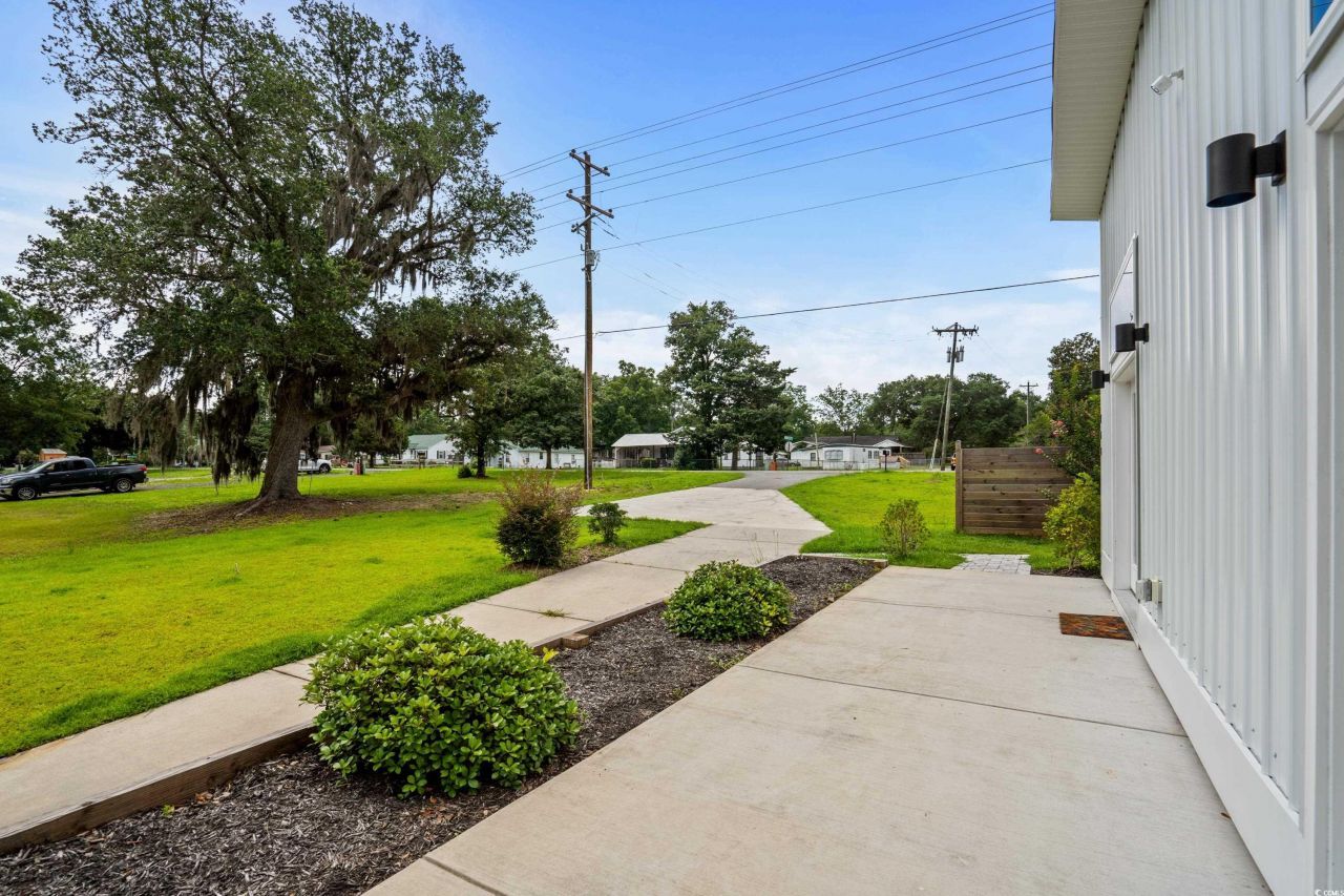 709 Highway 90 Photo 24