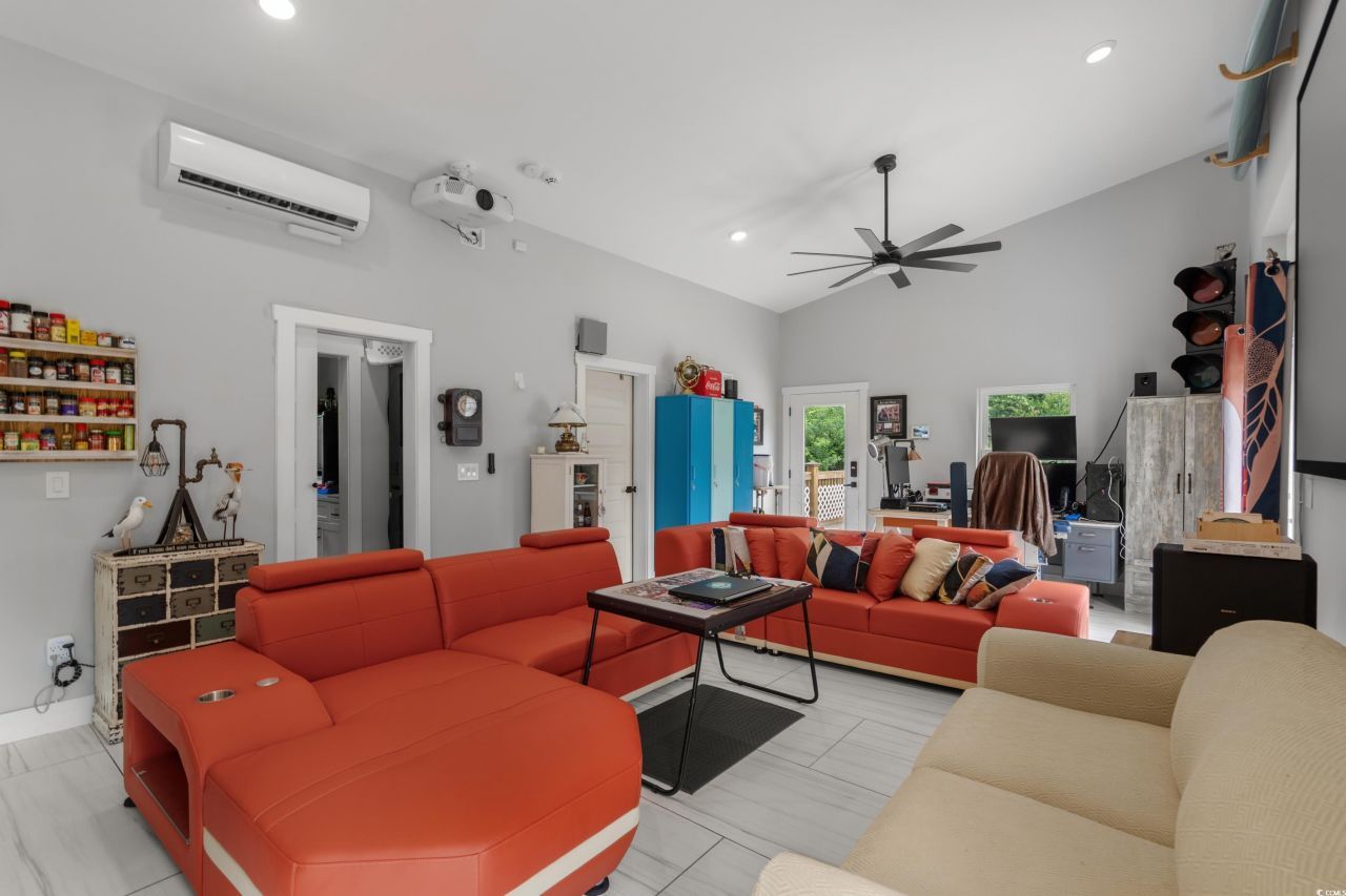 709 Highway 90 Photo 8