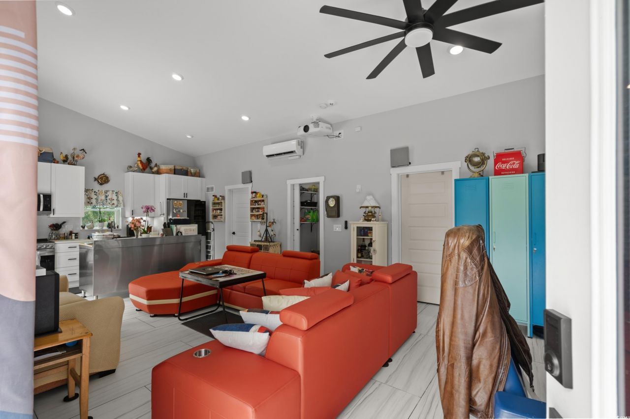 709 Highway 90 Photo 9