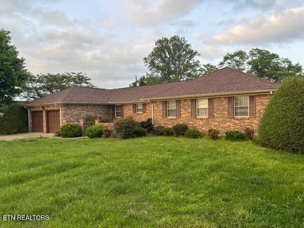 100 W Legion Circle, Pikeville, TN 37367