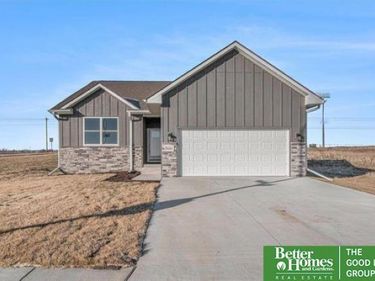 6858 Flint Drive, Papillion, NE 68133