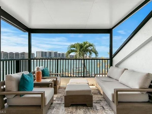 310 La Peninsula BLVD, Unit 310, NAPLES, FL 34113