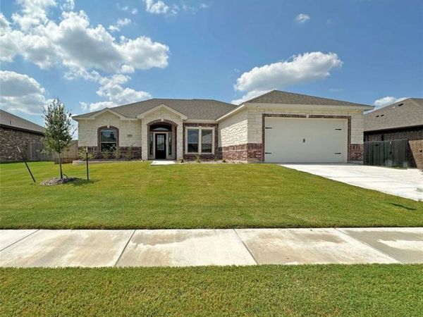 402 Juniper Drive, Troy, TX 76579