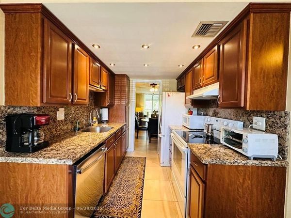 3099 NW 48th Ave, Unit 253, Lauderdale Lakes, FL 33313