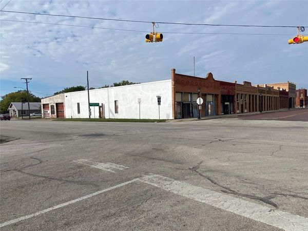 239 E Clark ST, Bartlett, TX 76511