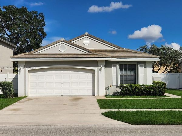 2017 NW 182nd Ave, Pembroke Pines, FL 33029