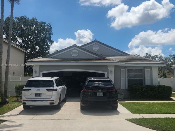 2017 NW 182nd Ave, Pembroke Pines, FL 33029