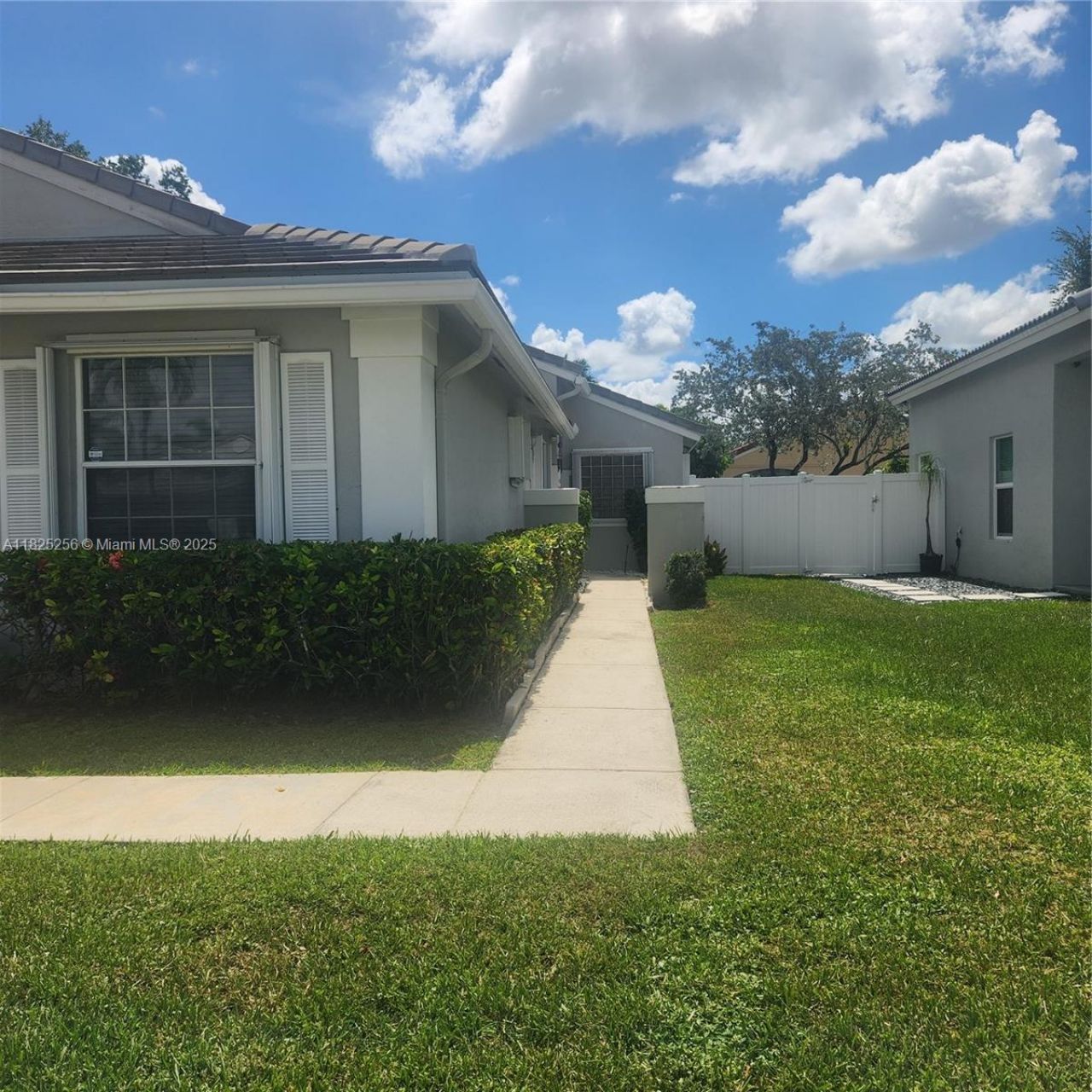2017 NW 182nd Ave, Pembroke Pines, FL 33029 Photo