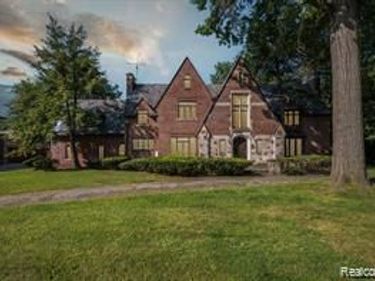 19565 Cumberland Way, Detroit, MI 48203