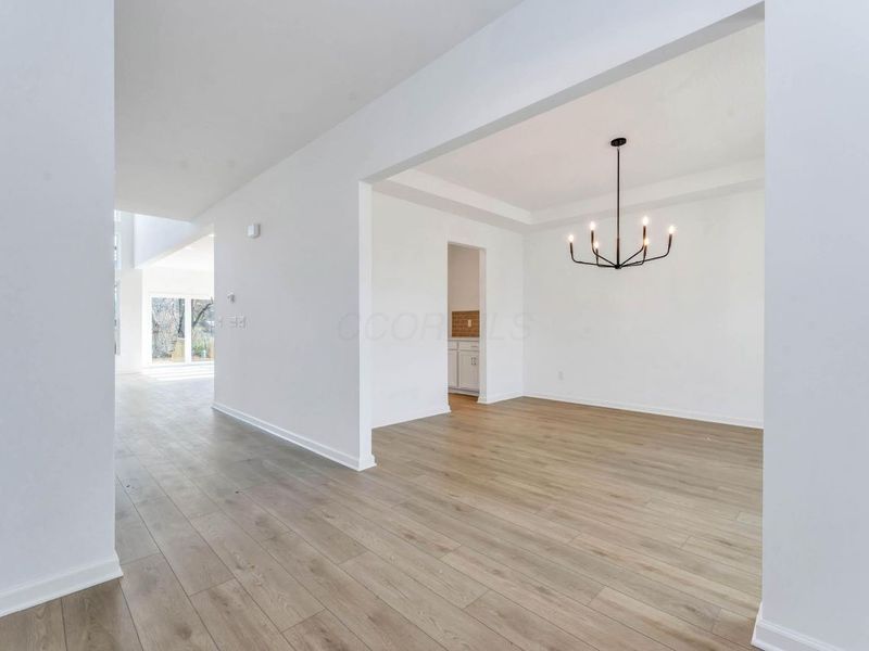 389 Stansted Drive, Delaware, OH 43015 Photo 6