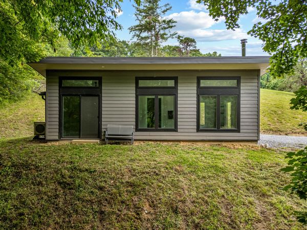 133 Wonder WAY NE, Pilot, VA 24138