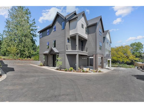 6026 SW 18TH DR, Portland, OR 97239