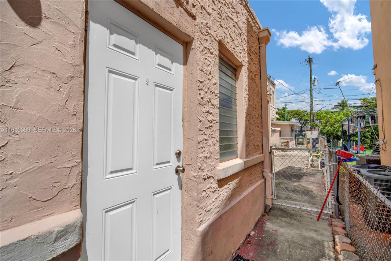 829 SW 19th Ave, Miami, FL 33135 Photo