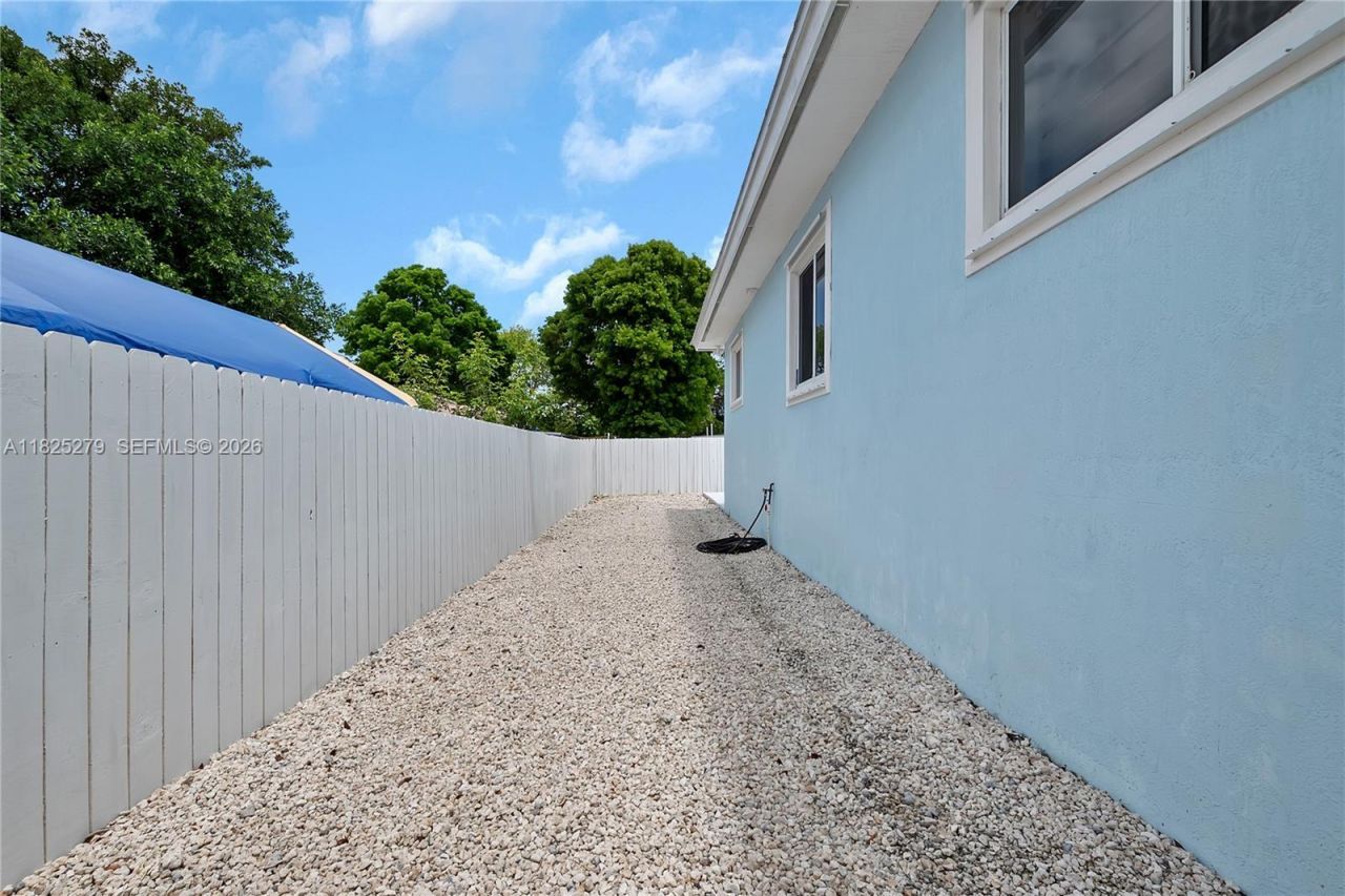 939 Plantation Rd, Key Largo, FL 33037 Photo