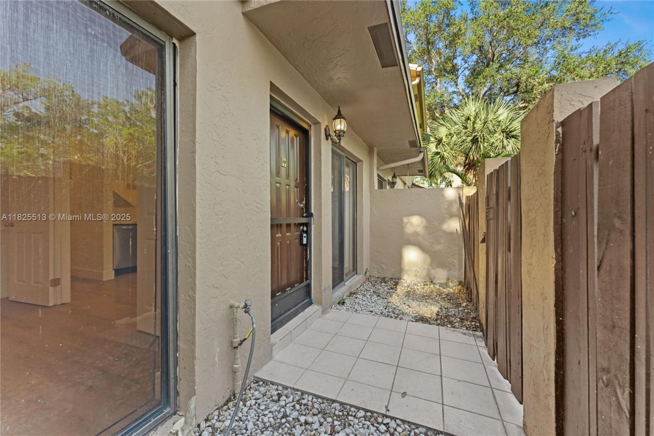 7720 NW 79th Ave, Unit B6, Tamarac, FL 33321 Photo