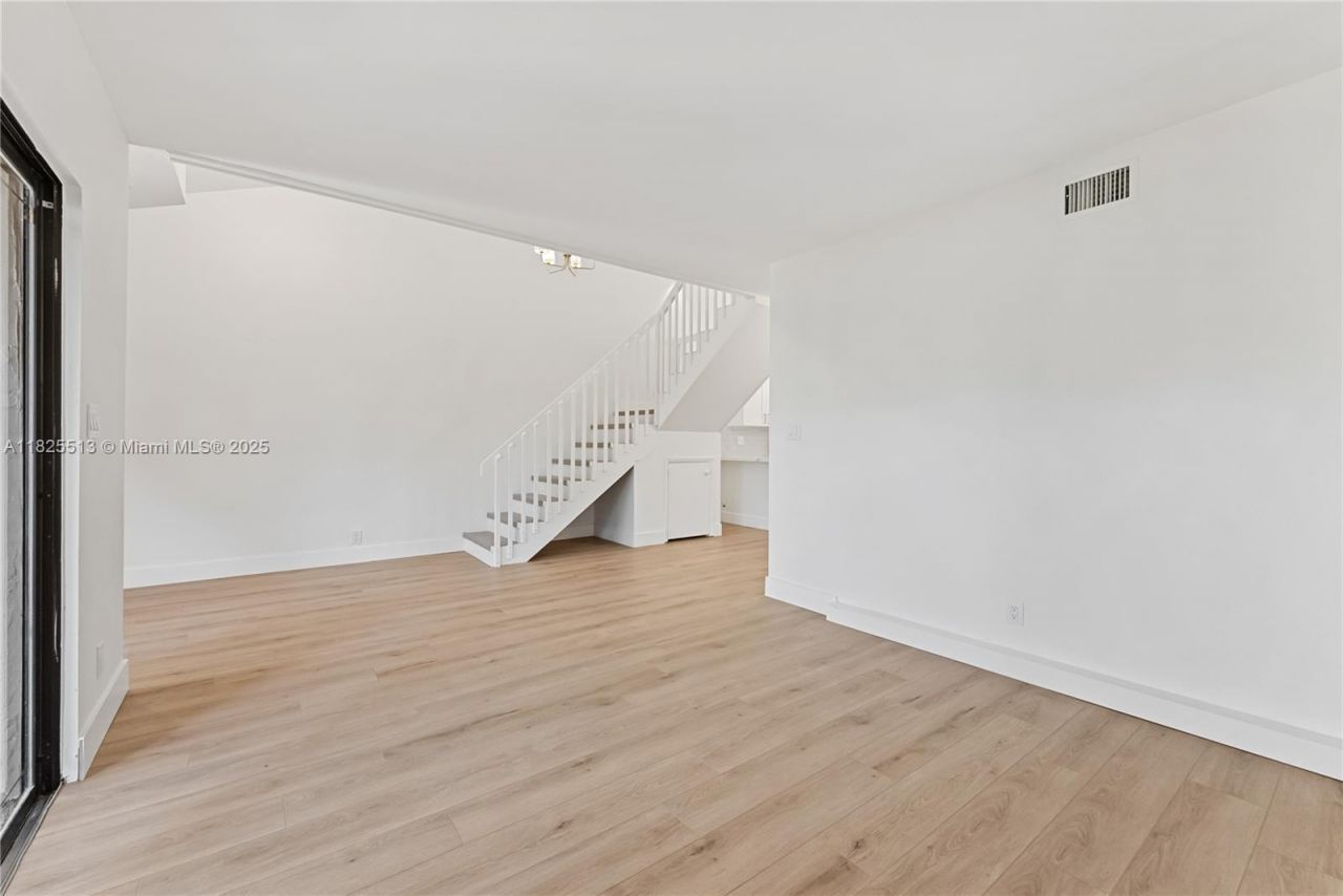 7720 NW 79th Ave, Unit B6, Tamarac, FL 33321 Photo